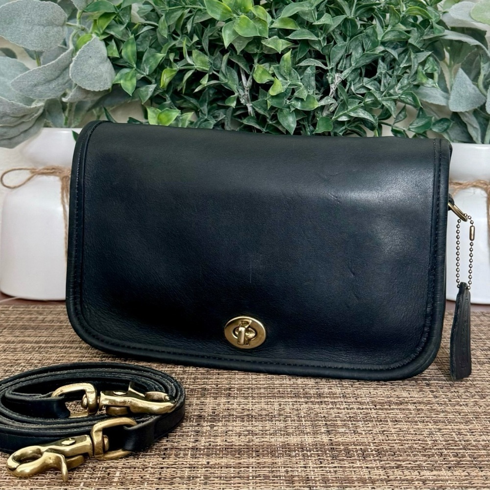 Vintage Coach Navy Pocket Purse 9755